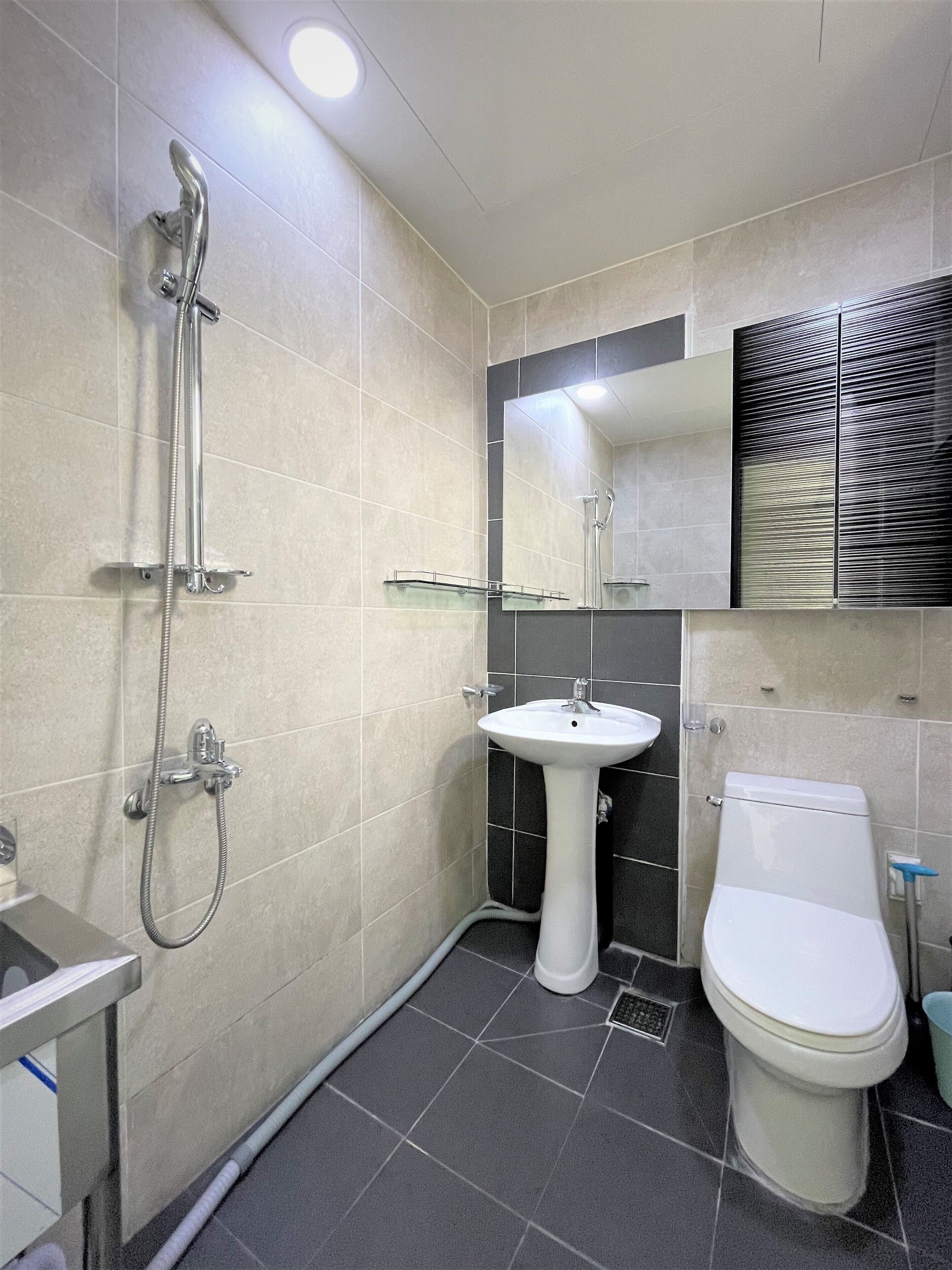 Shower, free toiletries, hair dryer, slippers