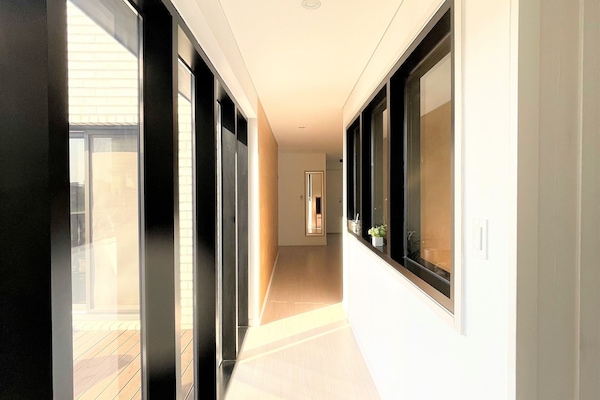 Télévision à écran plat de 23 pouces avec chaßnes par cùble, télévision