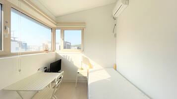 Basic Single Room, 1 Bedroom, Non Smoking, Courtyard View (Self Check-In) | Premium bedding, down comforters, in-room safe, individually furnished