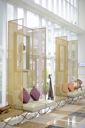 Lobby sitting area - La Lisa Hotel Surabaya (Surabaya)