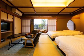 Habitación de estilo japonés, no fumadores (12 Tatami mats, No Bath) | Edredones de plumas, caja fuerte, escritorio y wifi gratis