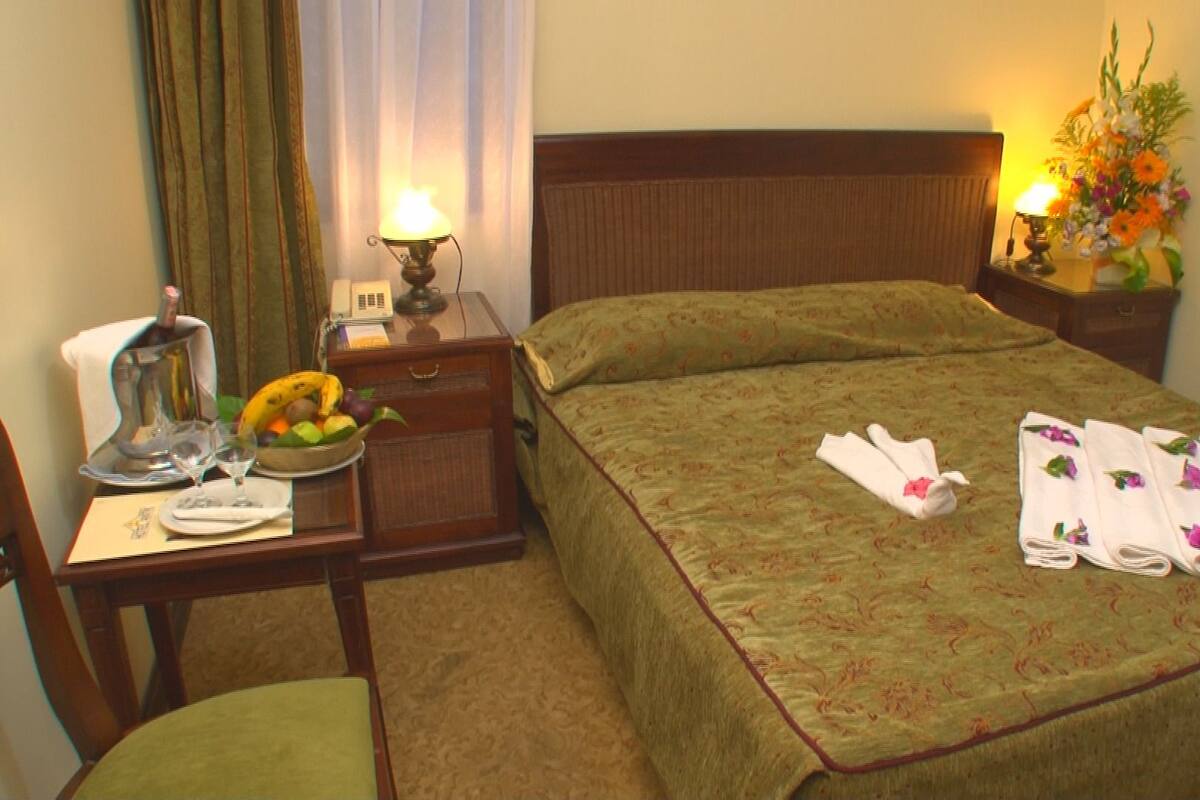 Minibar, rollaway beds, free WiFi