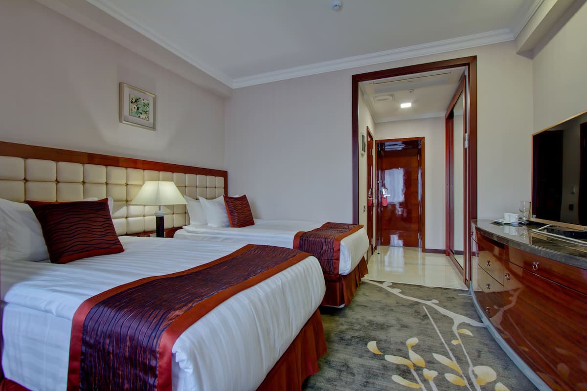 Camera Superior con 2 letti singoli, vista città | Biancheria da letto di alta qualità, minibar, una cassaforte in camera