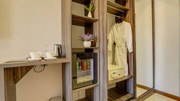 Premium bedding, minibar, in-room safe, desk