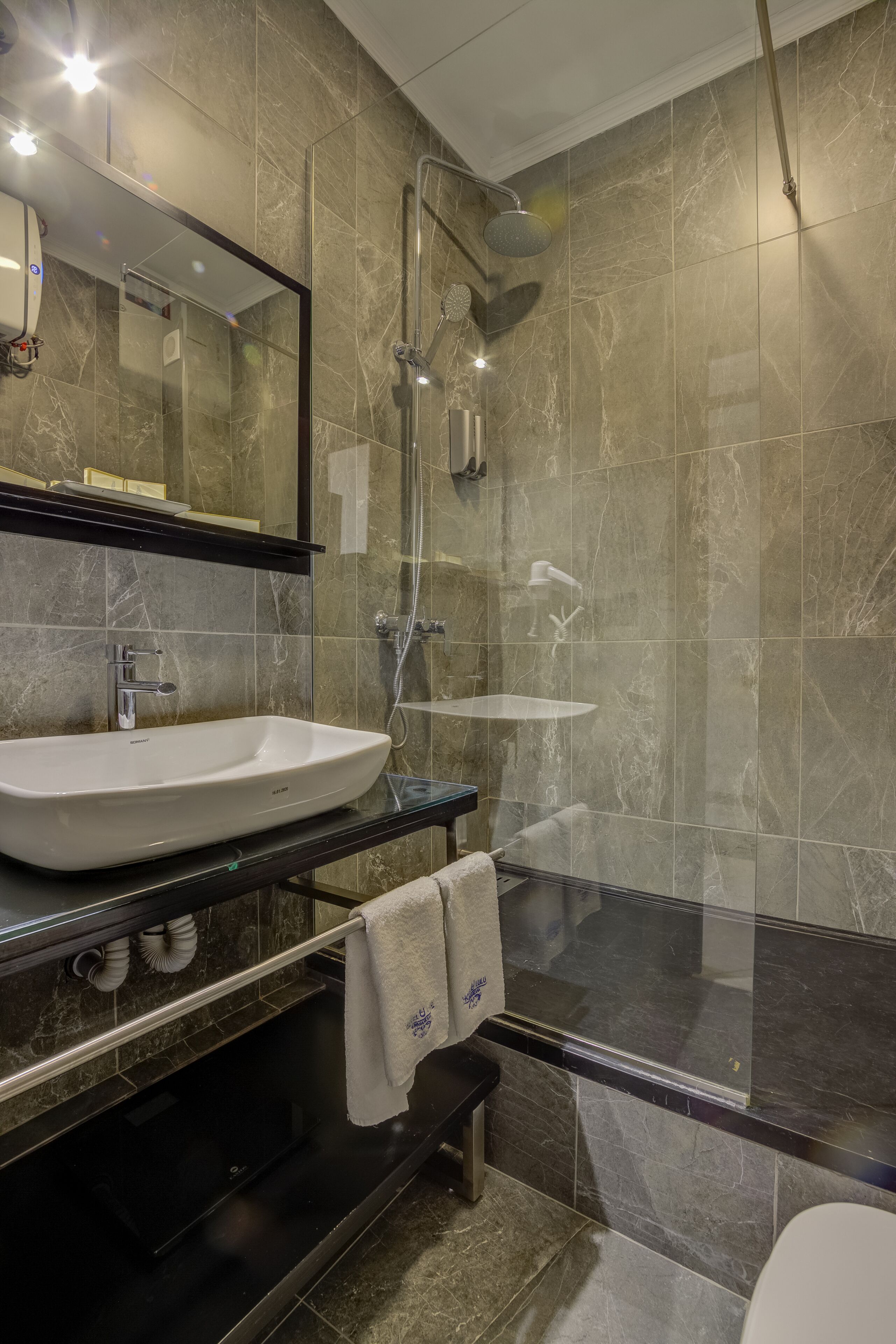 comfort single room | bathroom | shower, rainfall showerhead, hair dryer, bathrobes