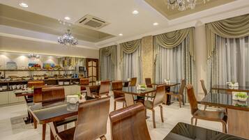 ๋งค์ผ ๋ทํ ๋ฌด๋ฃ ์์นจ ์์ฌ ํฌํจ