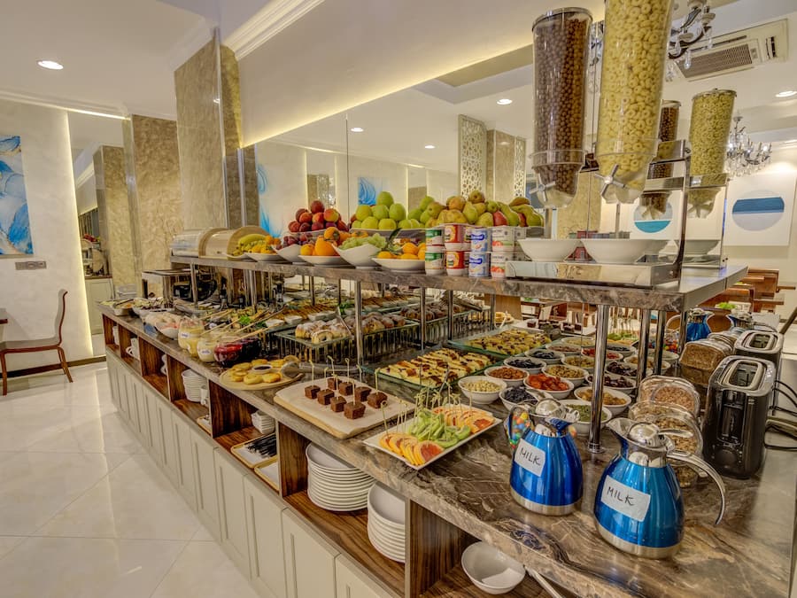 Colazione a buffet inclusa, servita tutte le mattine