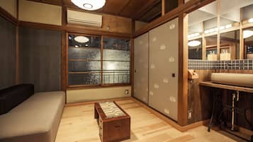 傳統單棟房屋, 5 間臥室, 非吸煙房 | 客廳 | 50 吋平面電視連數碼電視頻道、LCD 電視、DVD 播放機