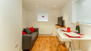 1 chambre, fer et planche à repasser, accès au Wi-Fi (inclus)