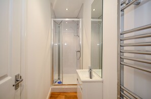Apartment, 1 Bedroom | 1 bedroom, iron/ironing board, free WiFi