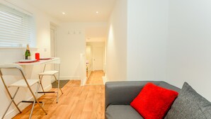 1 chambre, fer et planche à repasser, accès au Wi-Fi (inclus)