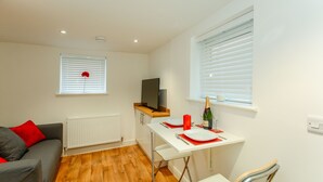 1 chambre, fer et planche à repasser, accès au Wi-Fi (inclus)