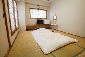 Tavanomainen huone, tupakointi kielletty (Japanese Style, Main Building) | Työpöytä, ilmainen Wi-Fi