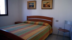 Apartment, 1 Bedroom | 1 bedroom, desk, cribs/infant beds, bed sheets - Residence Monte Marina (Castelsardo)