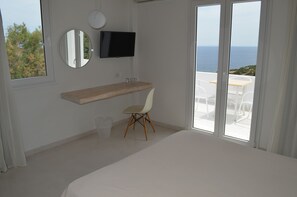 Honeymoon Suite | Living area - Faros Resort Hotel (Syros)