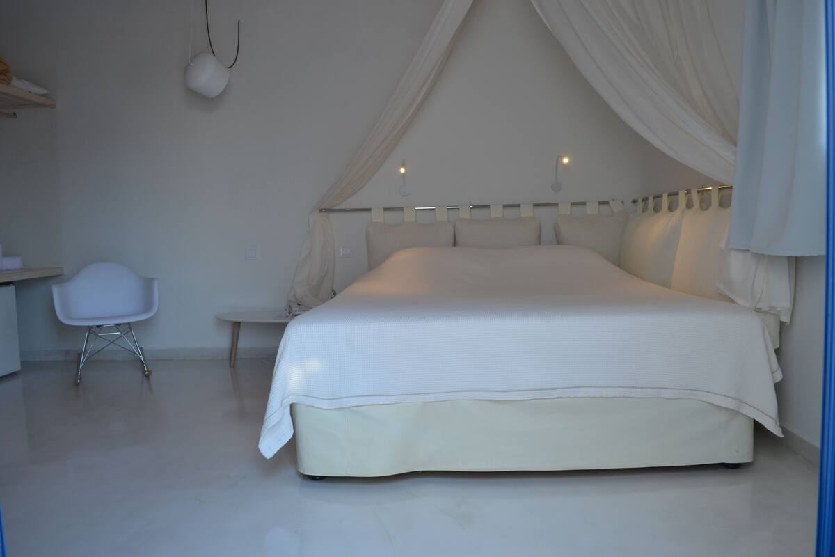 Classic Double Room | 1 bilik tidur, bar mini, peti besi dalam bilik, meja