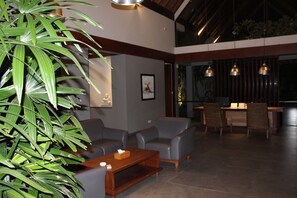 Fassade der Unterkunft – Abend/Nacht