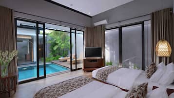 Signature Suite (Villa) | 1 bedroom, in-room safe, desk, iron/ironing board