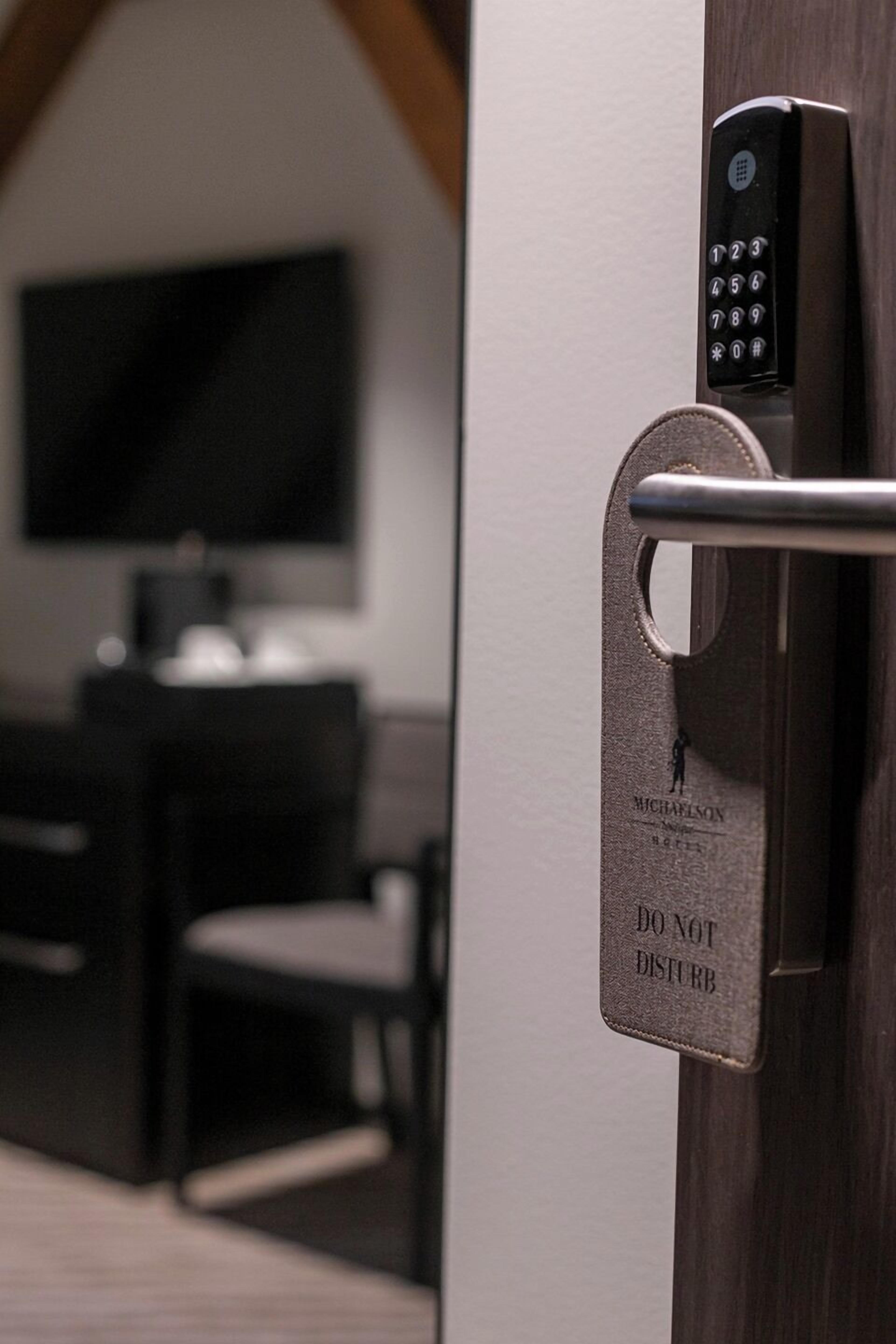 premium bedding, in-room safe, desk, laptop workspace