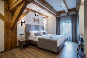 Literie de qualité supérieure, coffres-forts dans les chambres, bureau