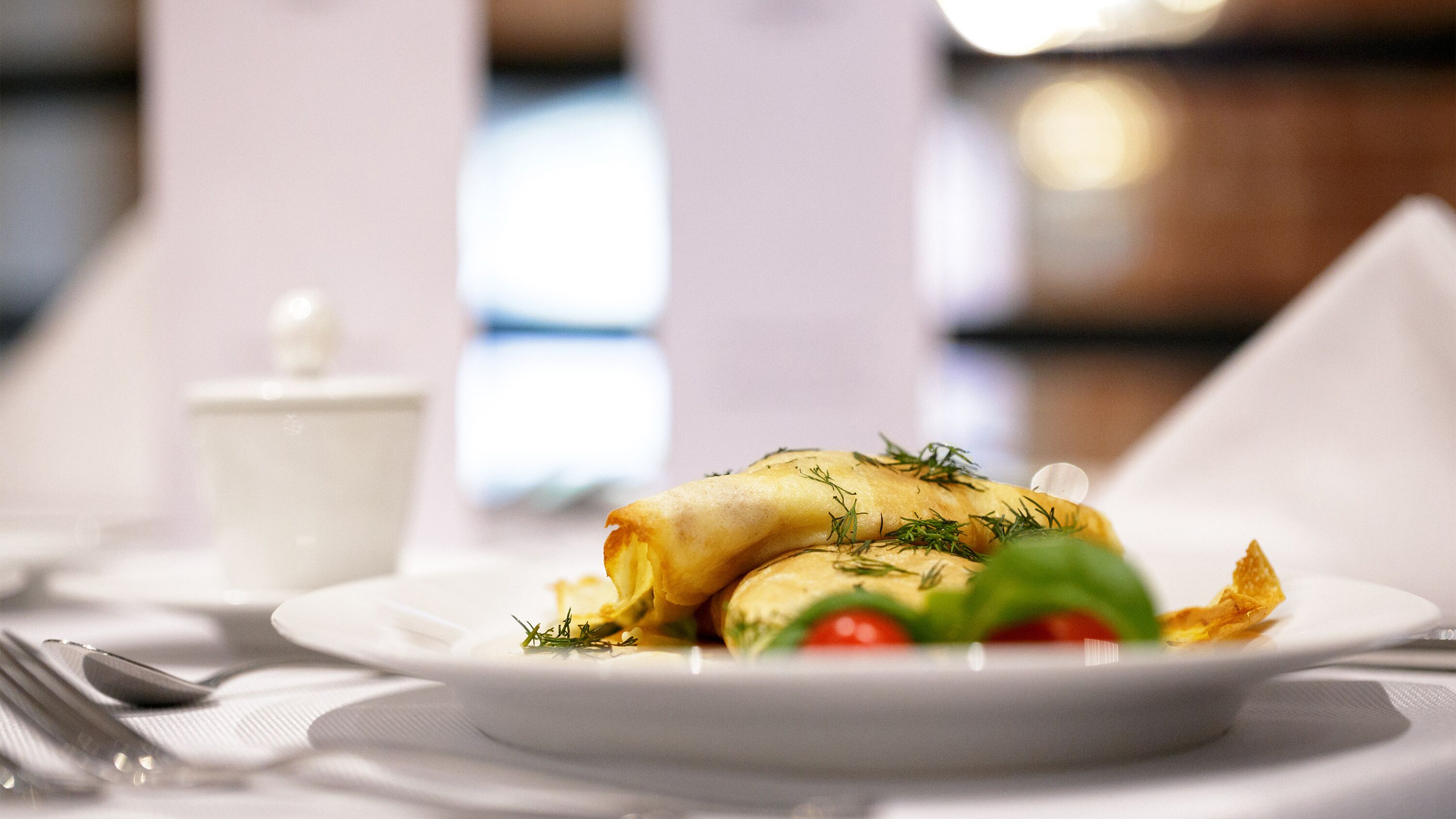 daily cooked-to-order breakfast (eur 20 per person)