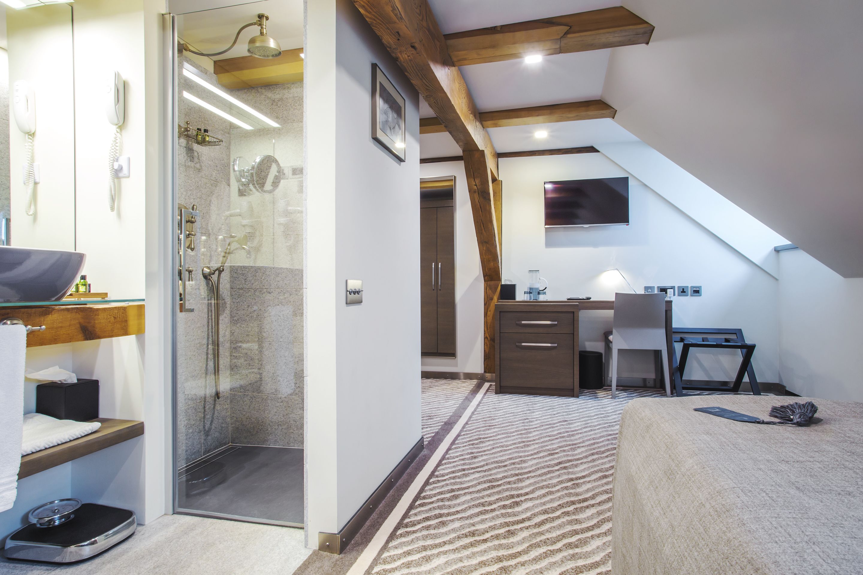 attic double | premium bedding, in-room safe, desk, laptop workspace