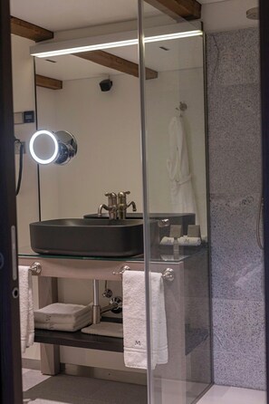 Premium bedding, in-room safe, desk, laptop workspace - MICHAELSON boutique HOTEL (Klaipeda)