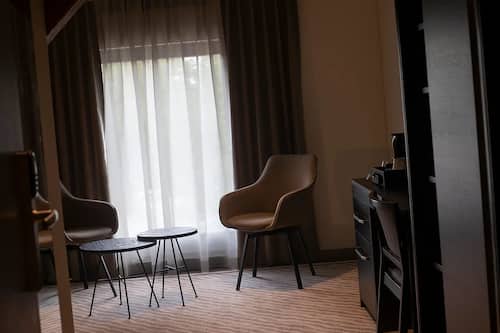 Deluxe Double Room | Living area