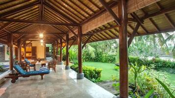 4 Bedrooms Villa with Private Pool | Terrace/patio