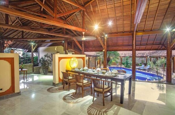 In-room dining - Villa Umah Canggu (Canggu)