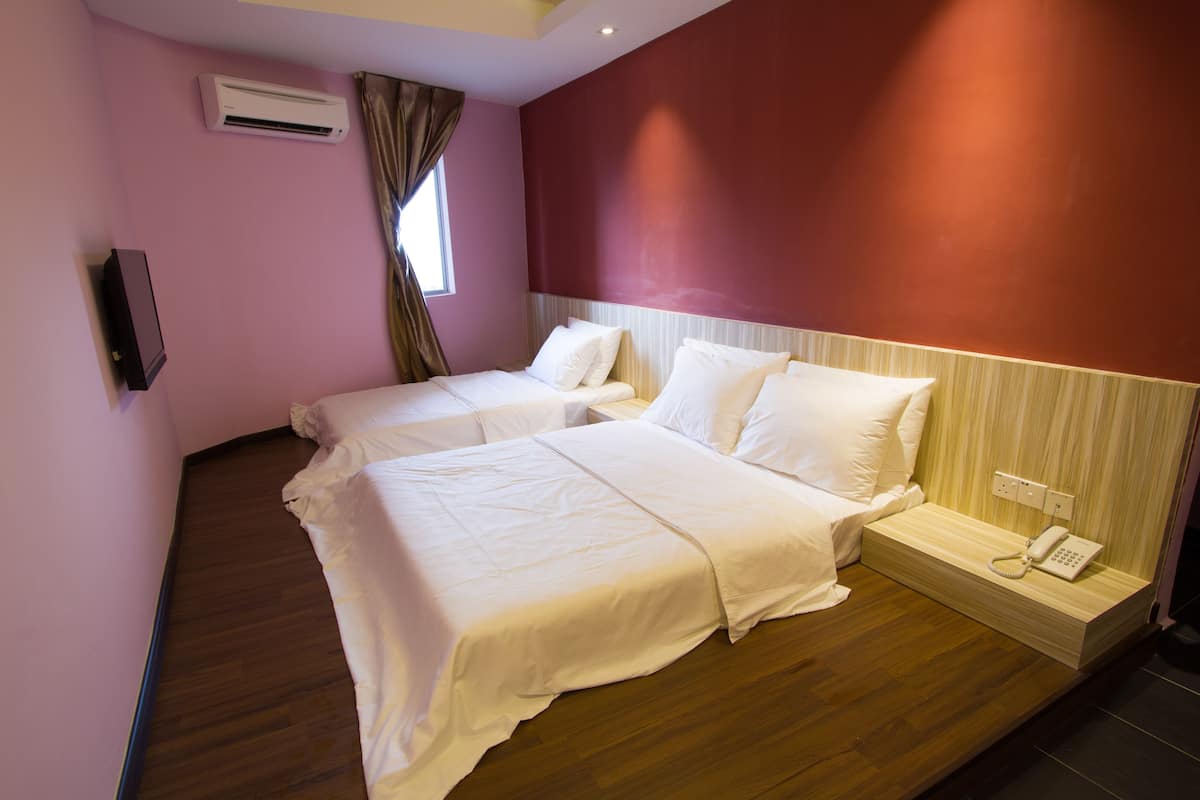 superior family | desk, iron/ironing board, free wifi, bed sheets