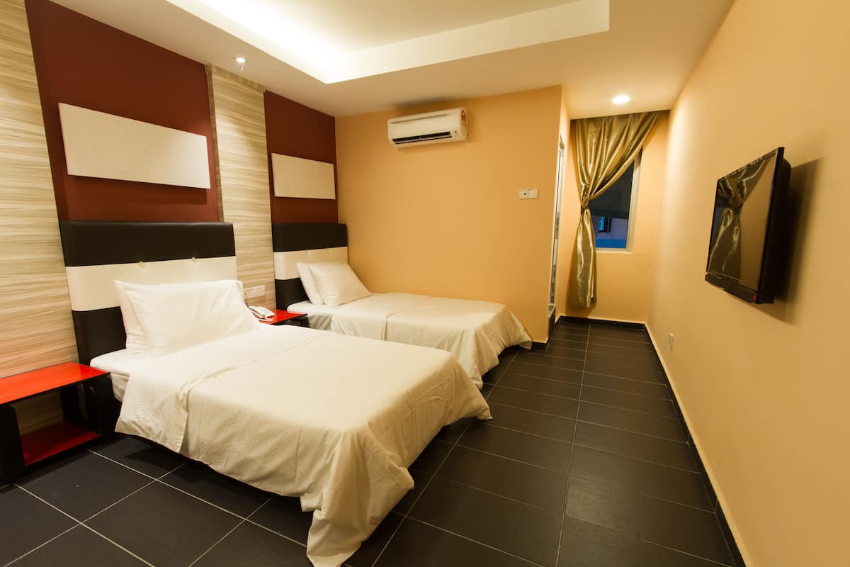 Deluxe Twin | Desk, iron/ironing board, free WiFi, bed sheets
