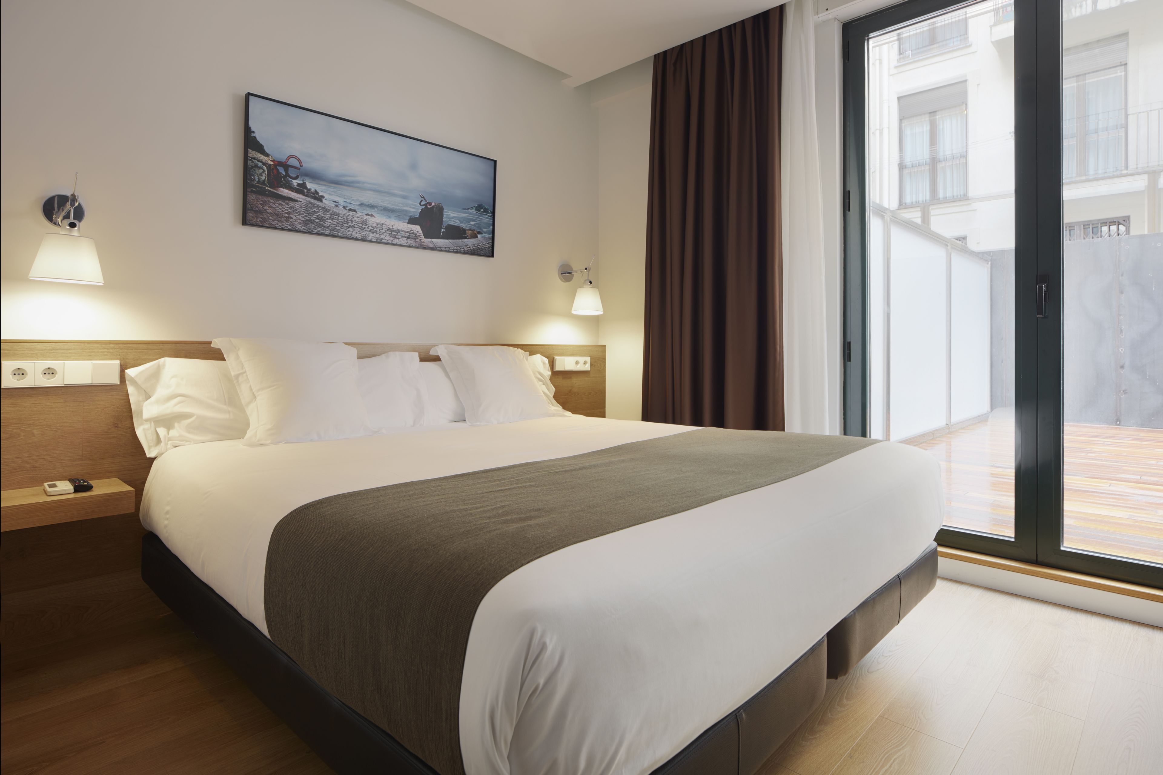 Minibar, caja de seguridad en la habitación y insonorización 