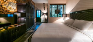 Habitación Deluxe doble, balcón | Caja fuerte, escritorio, cortinas opacas y wifi gratis