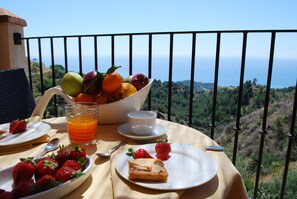 Daily buffet breakfast (EUR 5 per person)