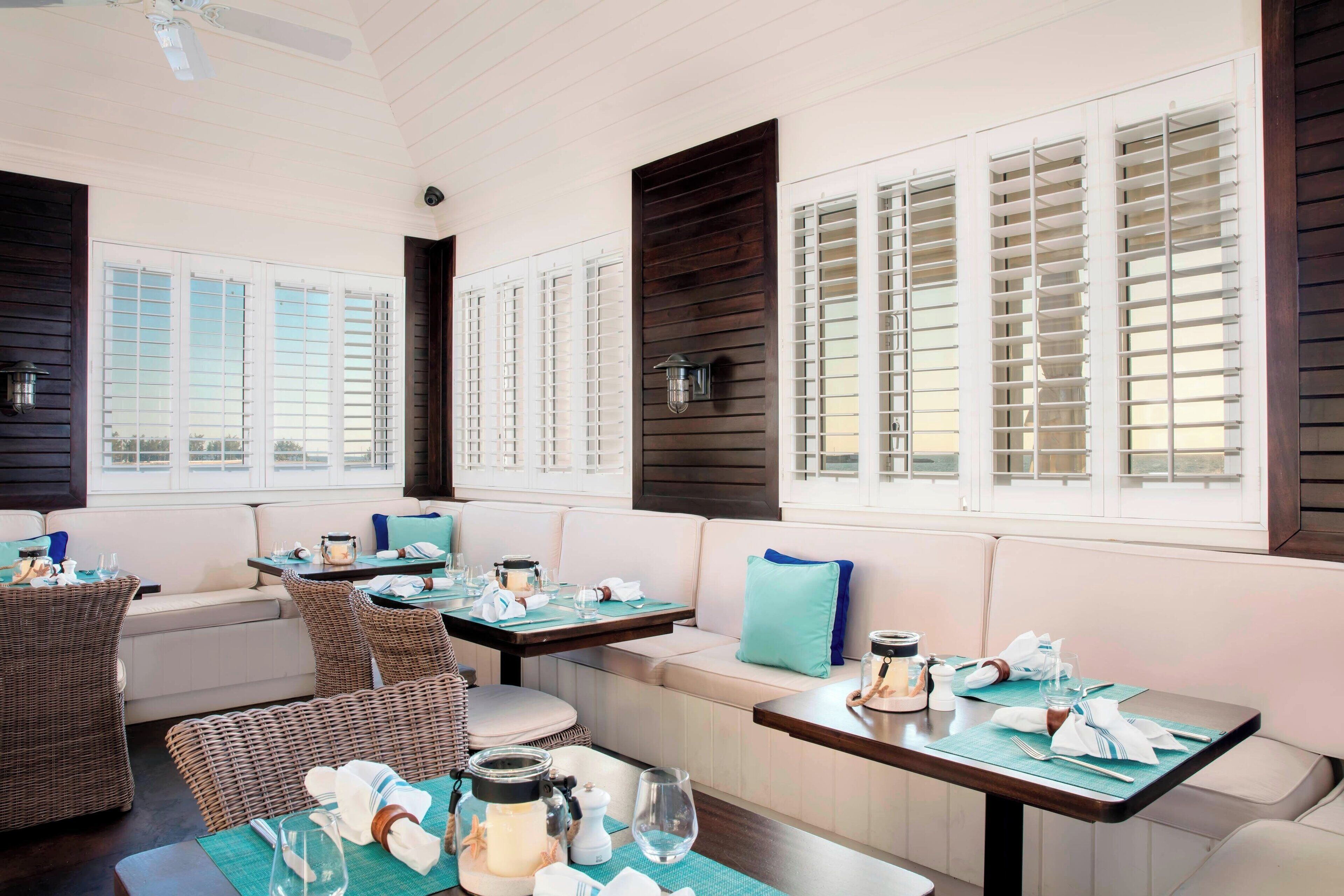 breakfast, lunch, dinner served; sea views