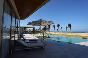 Beach Front Villa 03 Bedrooms | Terrace/patio