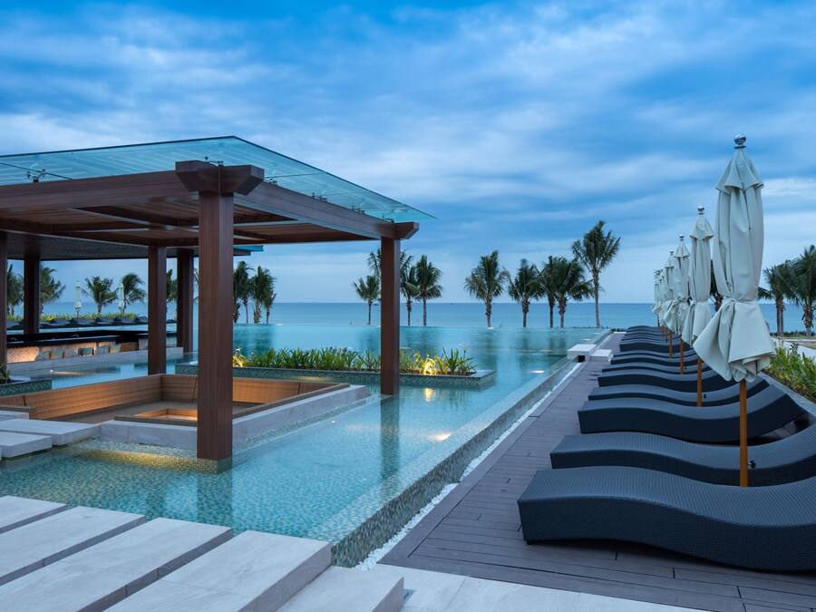 En la playa, traslado desde/hacia la playa gratis y bar en la playa