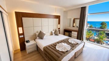 Appartement Deluxe, balcon, vue mer | Vue de la chambre