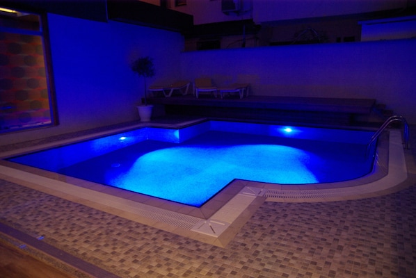 Seasonal outdoor pool, open 9:00 AM to 6:00 PM, pool umbrellas