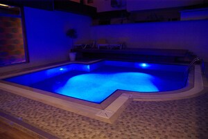 Seasonal outdoor pool, open 9:00 AM to 6:00 PM, pool umbrellas