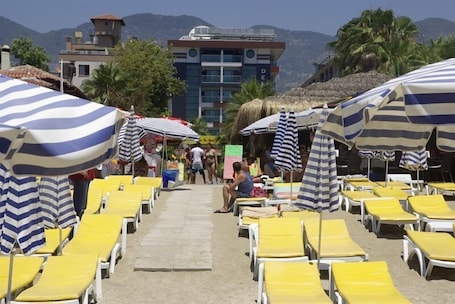 Playa privada en los alrededores, traslado desde/hacia la playa. Delfino Boutique Apart Hotel