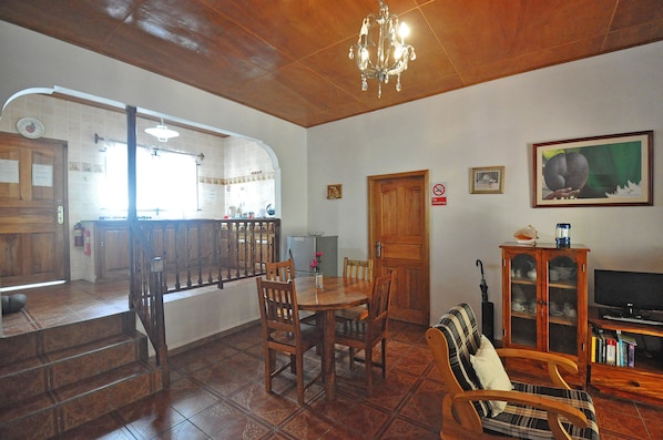Apartment, 2 Bedrooms | Living area