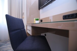 Premium bedding, Select Comfort beds, in-room safe, desk