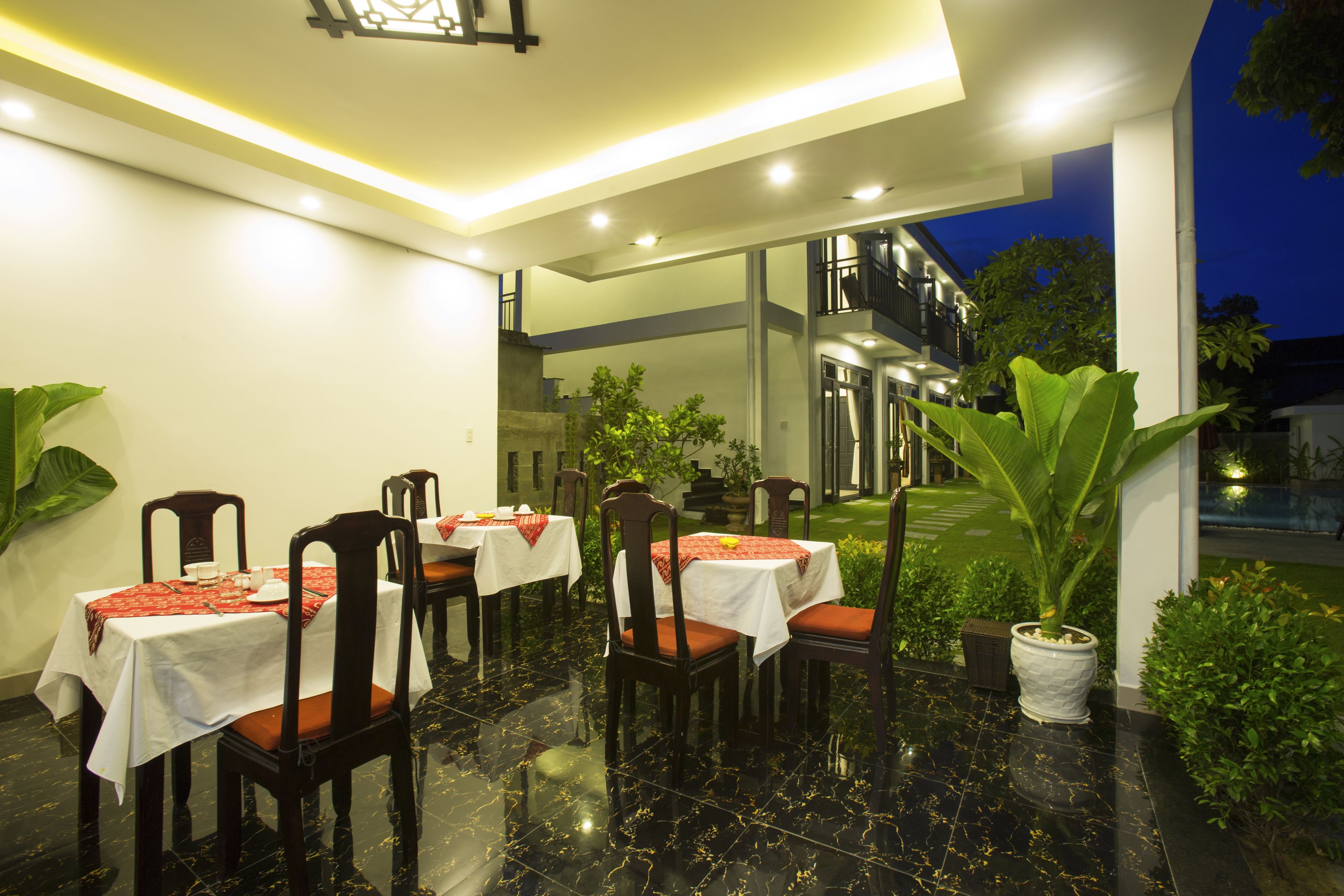 breakfast, lunch, dinner served; vietnamese cuisine