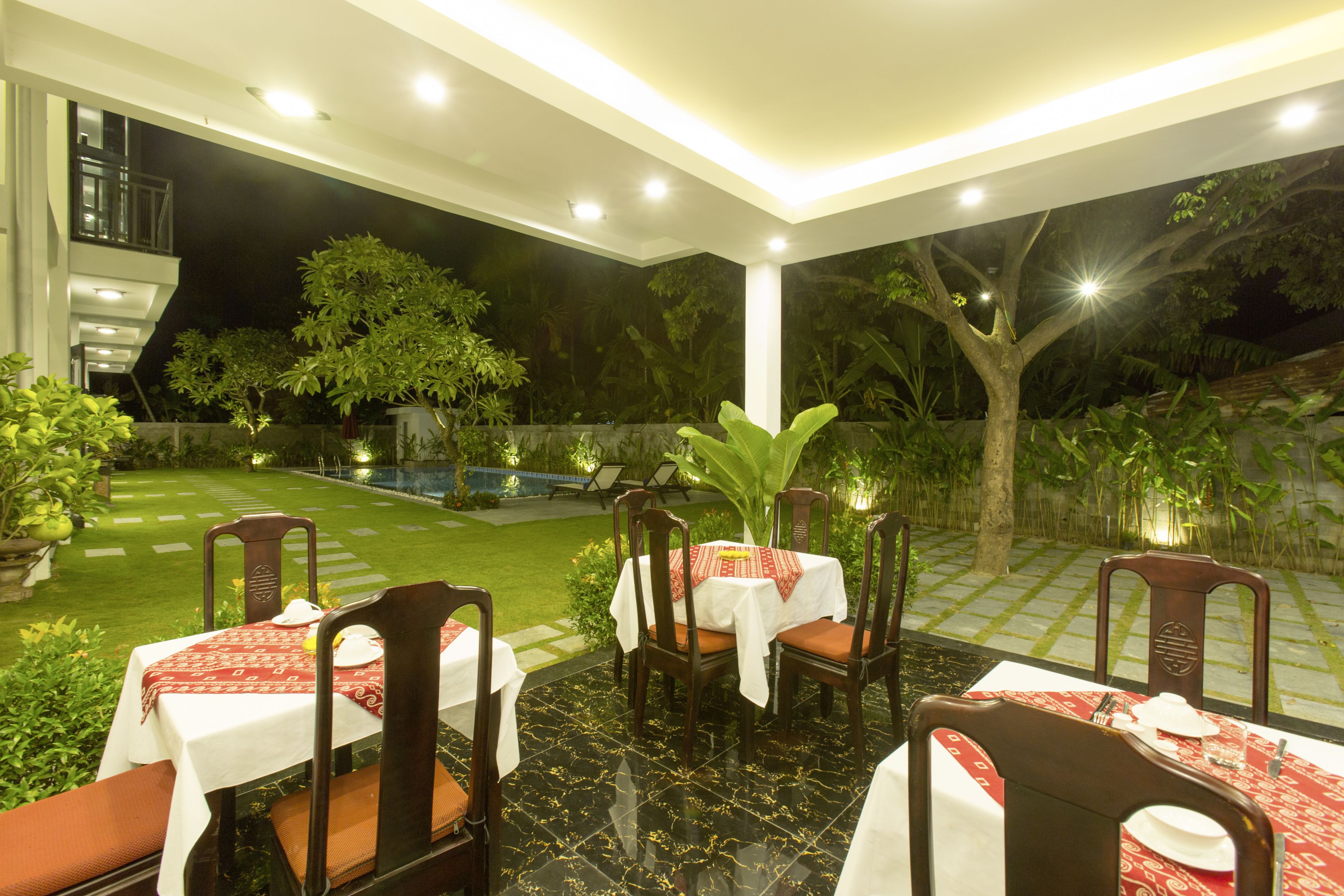 breakfast, lunch, dinner served; vietnamese cuisine