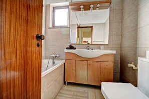 Apartment, 3 Bedrooms (Ferias) | Bathroom | Shower - Villas2Go2 Alvor Apartments (Portimão)
