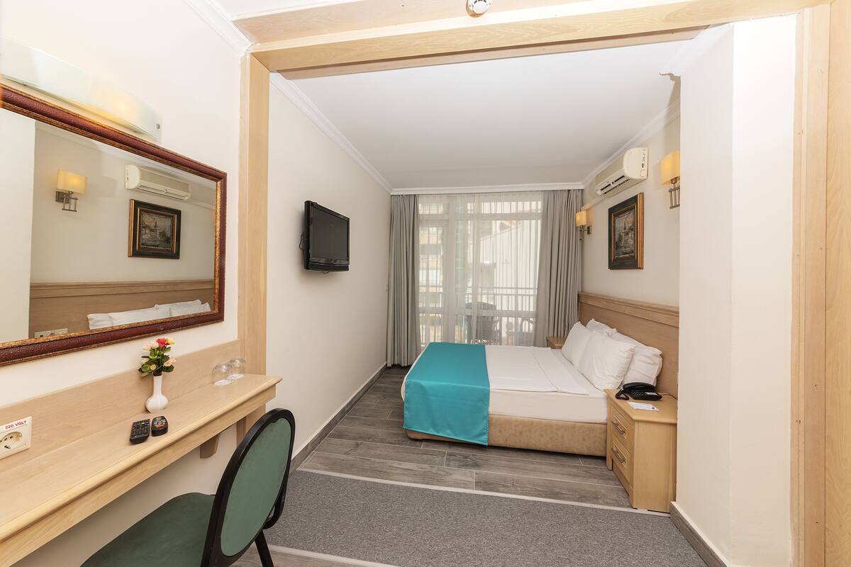 In-room safe, desk, laptop workspace, WiFi (free)