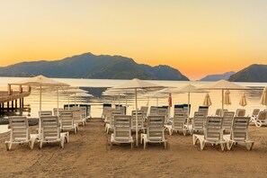 Private beach, beach umbrellas, beach towels - Kayamaris Hotel (Marmaris)