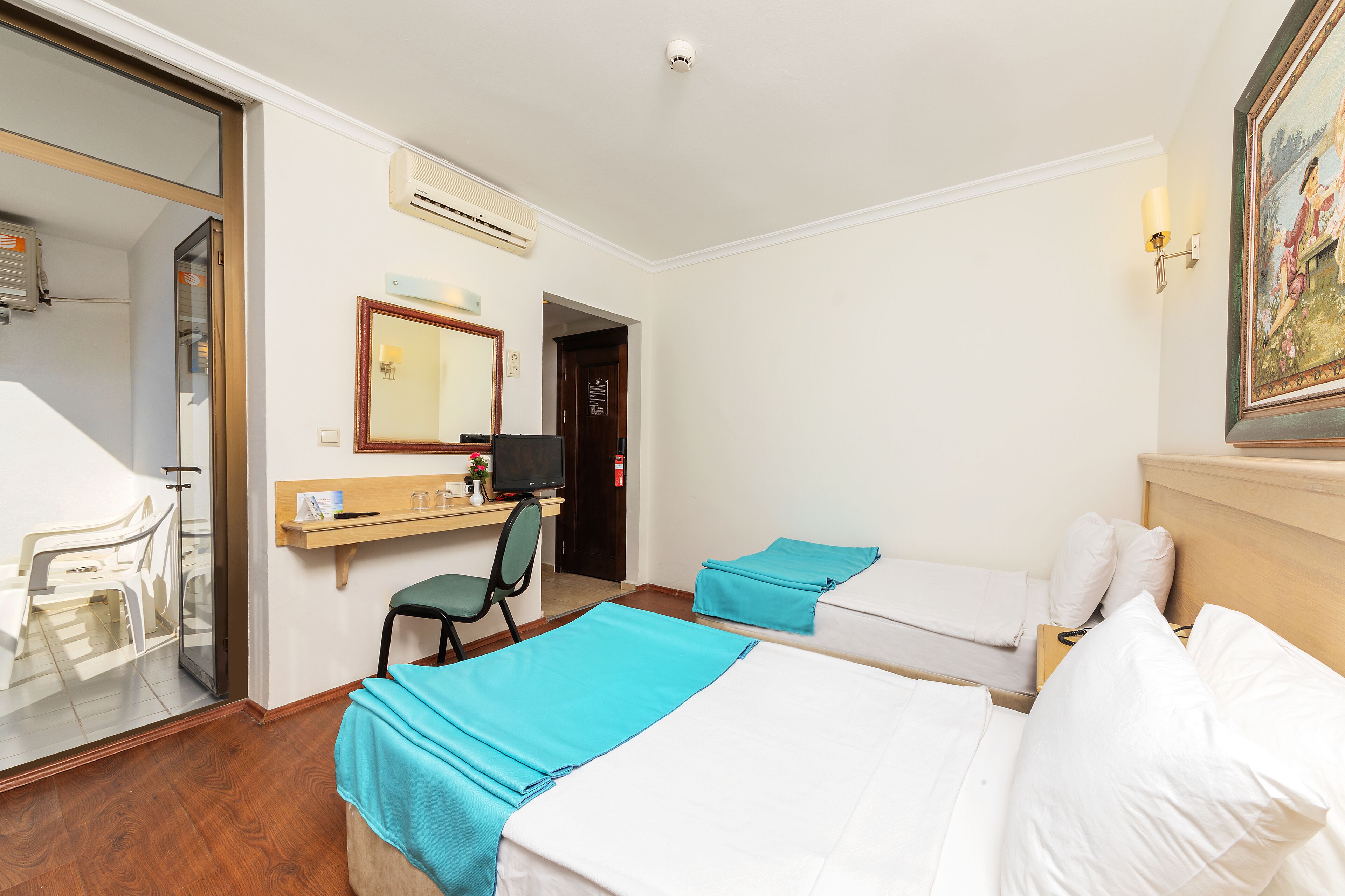 In-room safe, desk, laptop workspace, free WiFi